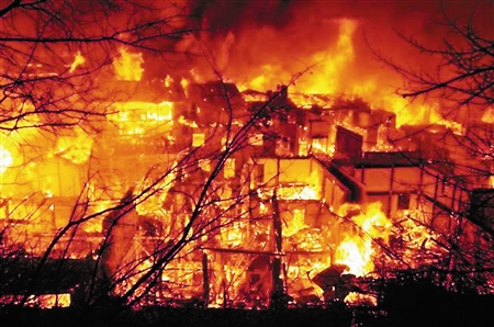 香格里拉古城发生火灾(图)