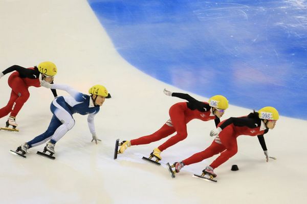 短道速滑索契冬奥会热身赛在上海进行,下午结束的女子500米比赛王蒙
