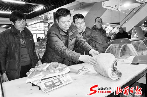 长治市场工作人员严查肉产品质量(图)