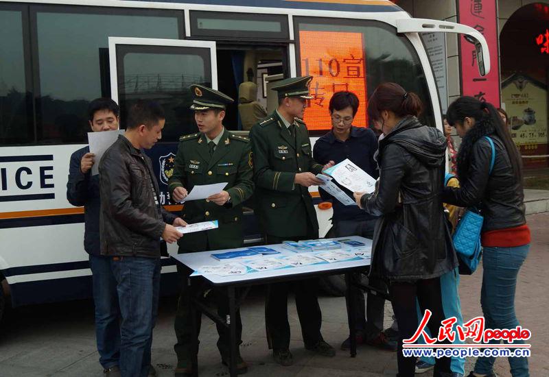1月10日,福建厦门支队大嶝边防派出所组织官兵深入景区大嶝小镇