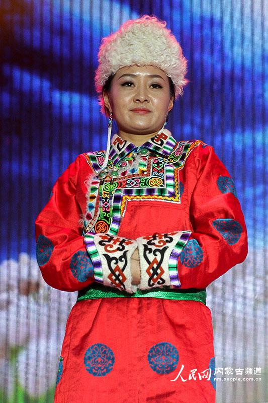 内蒙古第四届蒙古族冬季服装服饰大赛揭晓(组图)