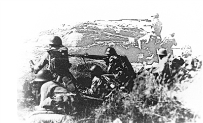 黑山阻击战中,坚守石头山阵地的二营五连,连续打退敌一个半营的3次