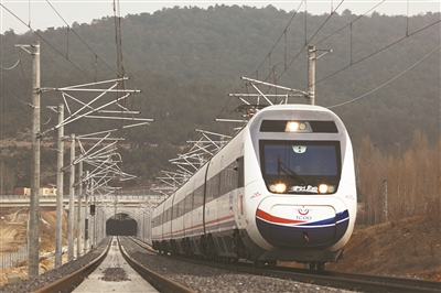 中国企业海外修建 首条高铁即将通车(图)
