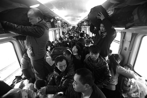 春运期间,为了增加运力,像宁波到贵阳这样的普通列车大约有大半是无座