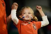 图文：世界男曲联赛荷兰夺冠 一名荷兰小姑娘