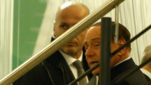 贝卢斯科尼2013年因欺诈罪被逐出意大利议会。
