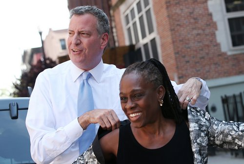 纽约市长夫人助夫胜选后要参政 七成选民不支