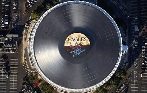 世界最大音乐唱片现身美国 长达124米稳坐屋顶
