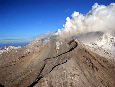 资料图：位于俄罗斯堪察加的舍维留奇火山。