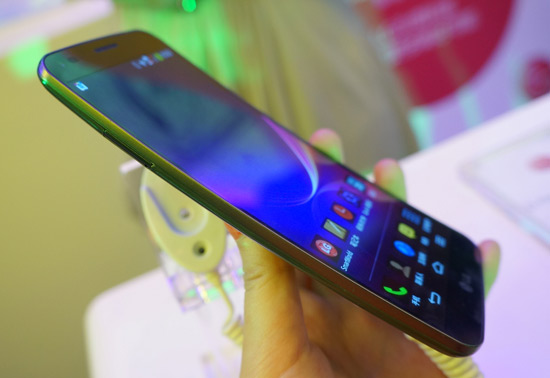 售价4999 曲面手机LG G Flex在华发布