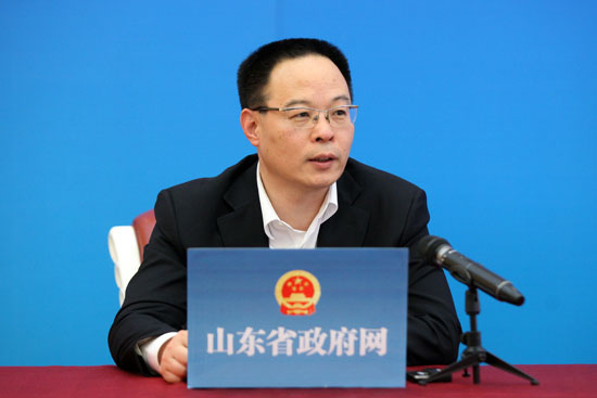 省委常委、常务副省长孙伟接受山东省政府网、大众网“聚焦2014山东省两会”报道组视频专访。(大众网记者 杨春卫 摄)