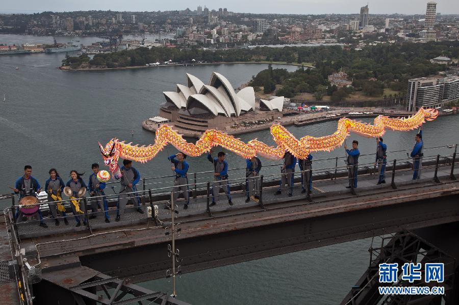 澳大利亚华人悉尼海港大桥舞龙表演(组图)