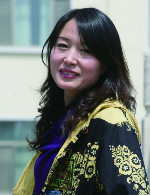 王永芬·中国画 《姐妹情深》 横幅