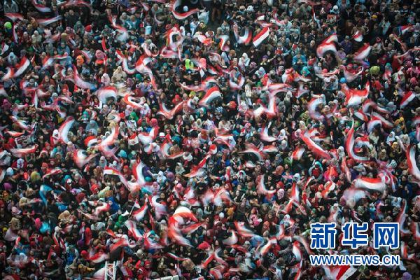 1月25日，在埃及首都开罗解放广场，民众参加庆祝推翻穆巴拉克政权三周年“纪念日”的活动。 当日是埃及推翻穆巴拉克政权三周年“纪念日”。新华社记者潘超越摄