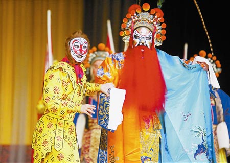 天津京剧院团封箱戏上演为观众奉上新春祝福