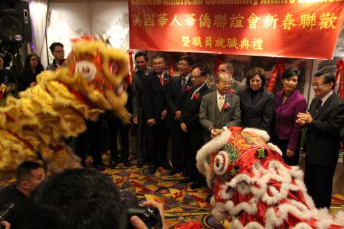 筹建美国华人华侨联谊会的主要目的是希望帮助华裔移民积极融入主流