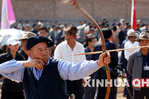 9月27日,乐都(青海),在传统弓项目比赛中,青海省平安县楼沟队的