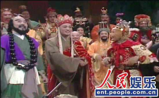 《博乐先生微逗秀》中播出了1987版《西游记》剧组的"齐天乐"春晚,这