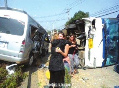 25名中国游客在泰国遇车祸受伤(图)