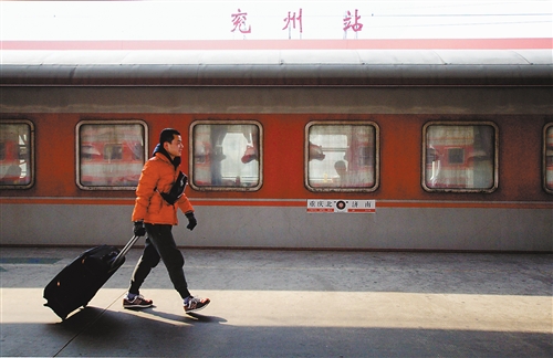 1月27日,乘坐了25个小时的火车后,王加喜在山东兖州火车站下车,然后