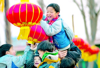 在太阳村过年(组图)