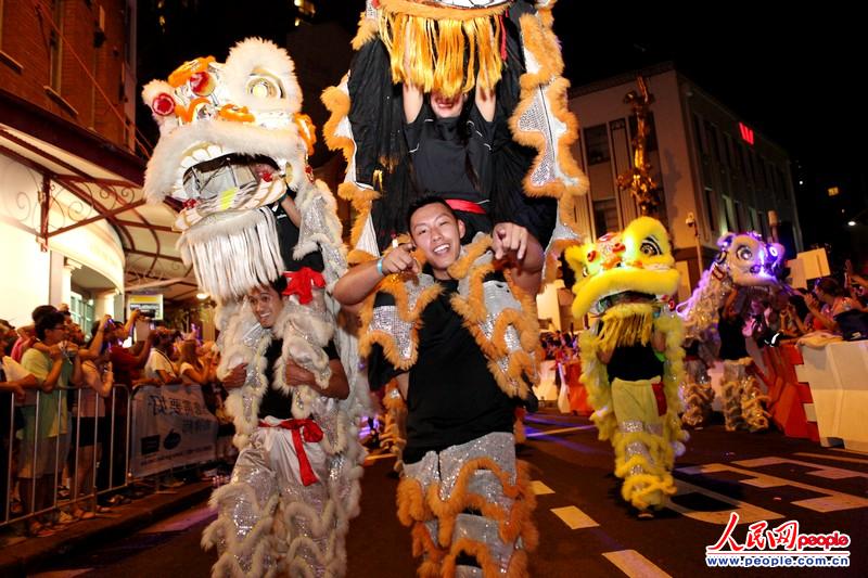 中国农历新年花灯大巡游在悉尼盛大举行 14-02-03 悉尼举办马年花车