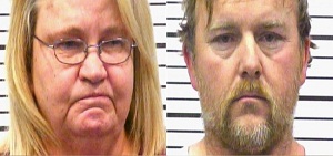 女童的父亲和继母因涉嫌谋杀遭逮捕。