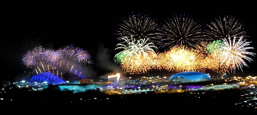 图文:2014索契冬奥会开幕式 开幕式燃放的烟花