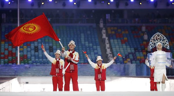 图文:索契冬奥会开幕式 吉尔吉斯斯坦代表团