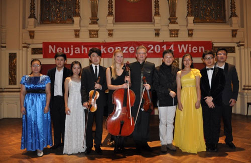 廖明飞携学生奏响“2014维也纳新年音乐会”