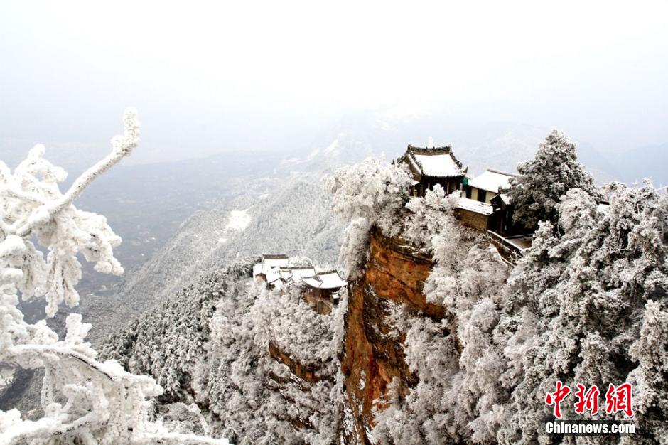 自2月8日开始,甘肃大部降雪,位于甘肃南部的成县鸡峰山国家森林公园