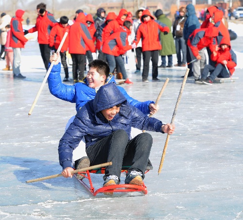 图文冬季阳光体育大会沽源开幕体验冰爬犁