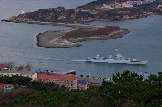 [转载] 中国海军旅顺港内景首度曝光 港内潜艇游弋