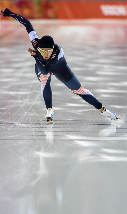 图文:[冬奥会]速滑女子500米 李相花在比赛中