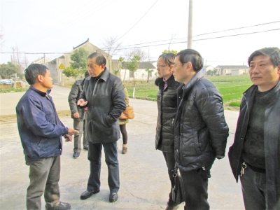 走访慰问 残疾人家庭(图)