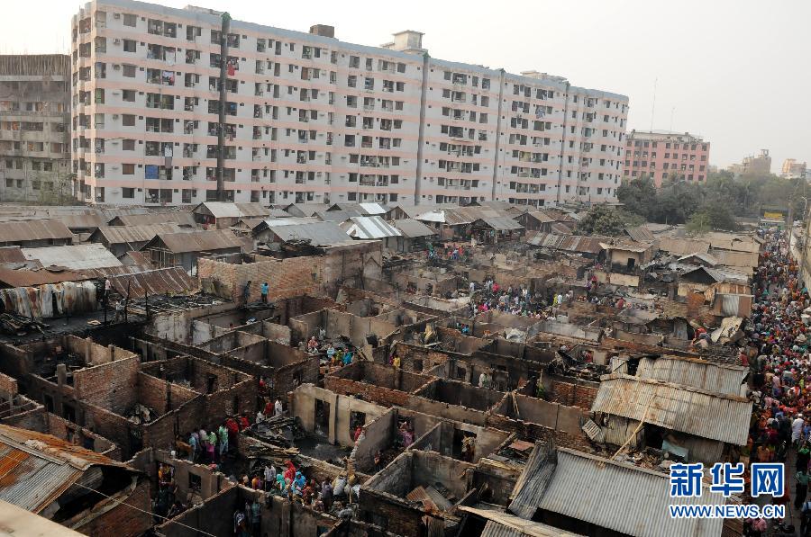孟加拉国首都贫民窟发生火灾致数百人无家可归