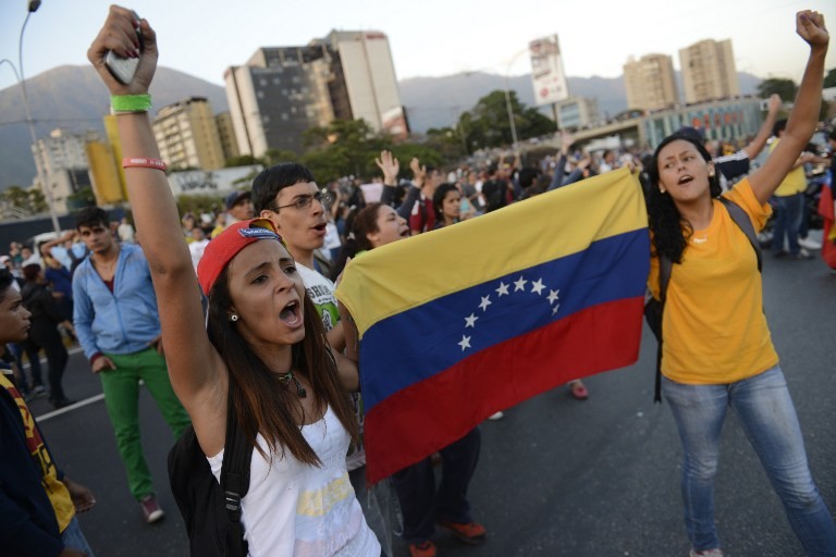 委内瑞拉学生游行抗议左翼政府暴力压迫(图