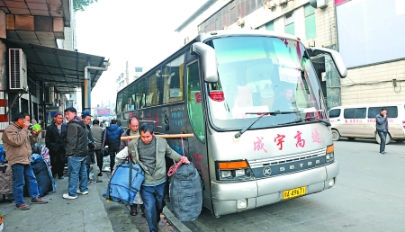 [重庆]成渝客车16日起全线降价 豪华大巴票价单层69元