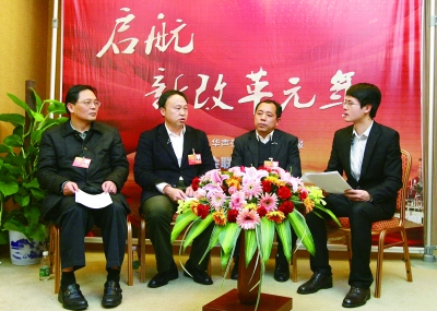 彭林代表(左三)、李卫林代表(左二)、颜学毛委