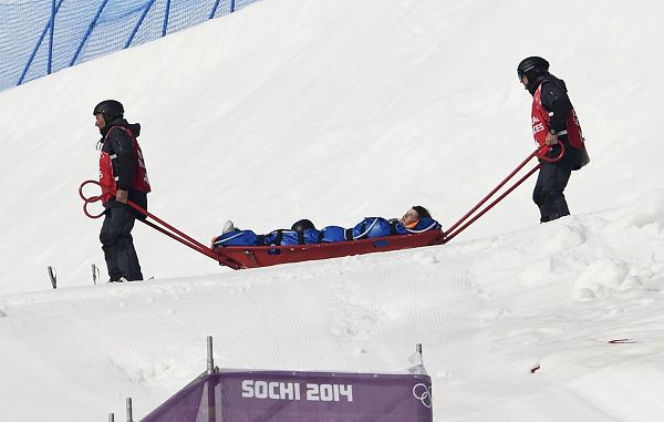 单板滑雪图片   北京时间2月16日 2014年索契冬奥会女子单板滑雪障碍