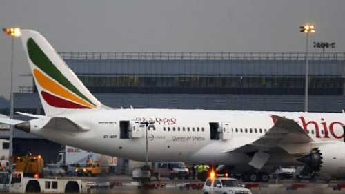 美联社图片显示埃塞俄比亚航空公司一架客机降落日内瓦