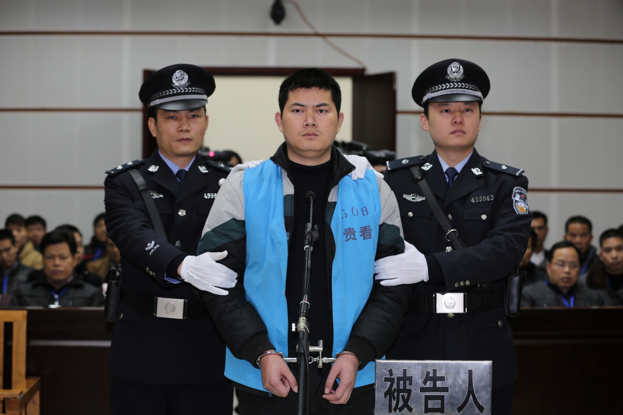 广西平南县刑警胡平酒后开枪射杀孕妇一审被判