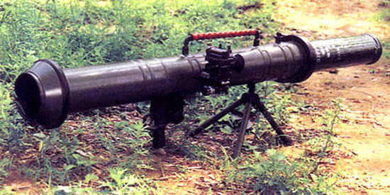 解放军装备新型反坦克火箭筒 绰号“女王蜂”