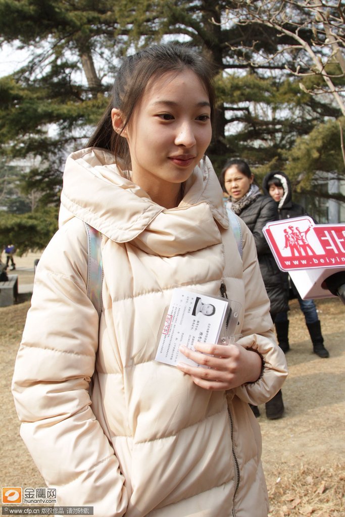 北影艺考复试美女如云 现翻版"古力娜扎"(图)