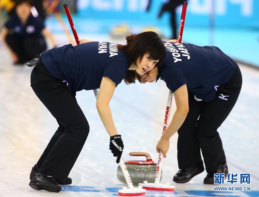 2014索契冬奥会女子冰壶:日本队胜中国队(组图)