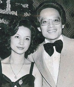 高凌风(右)1976年与第一任妻子林玉招结婚