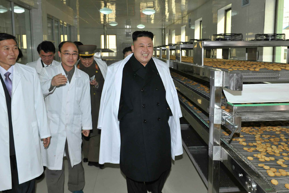 金正恩视察朝鲜人民军工厂要求为军人供给更多