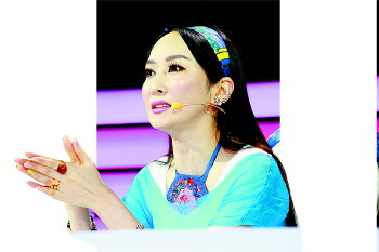 萨顶顶今年不再当评委(图)