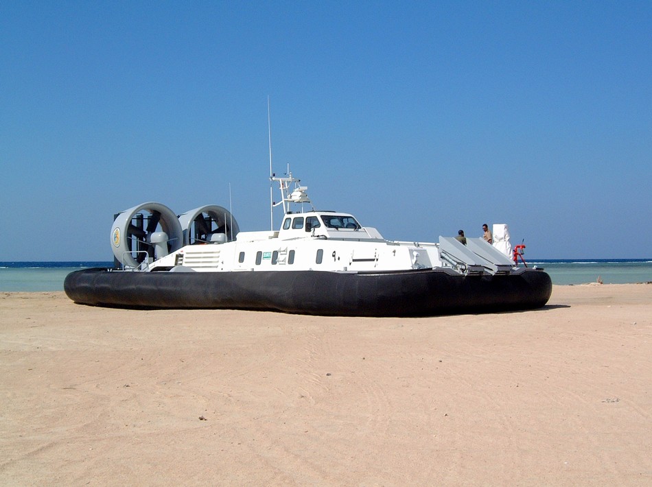 印度海警开着高速气垫船巡逻(组图)-搜狐滚动