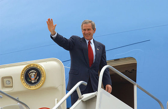小布什称不怀念当总统 但十分想念"空军一号(图)